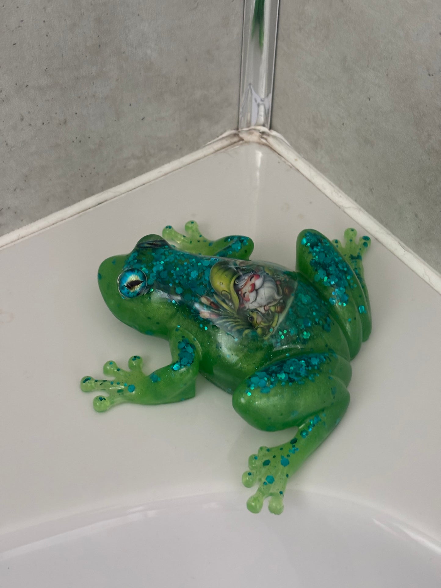 Handmade resin frog ornaments